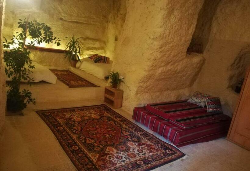 اتاق خانوادگی, 7 Caves