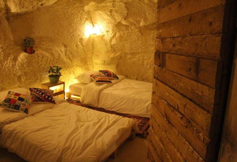 اتاق استاندارد, 7 Caves