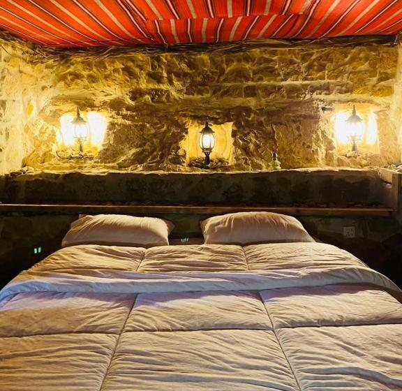 Deluxe Room Mountain View, 7 Caves