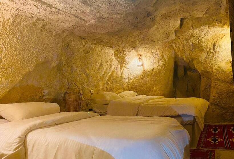 اتاق استاندارد سه نفره, 7 Caves