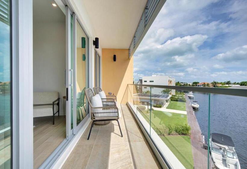 1 Bedroom Penthouse Apartment, One Canal Point