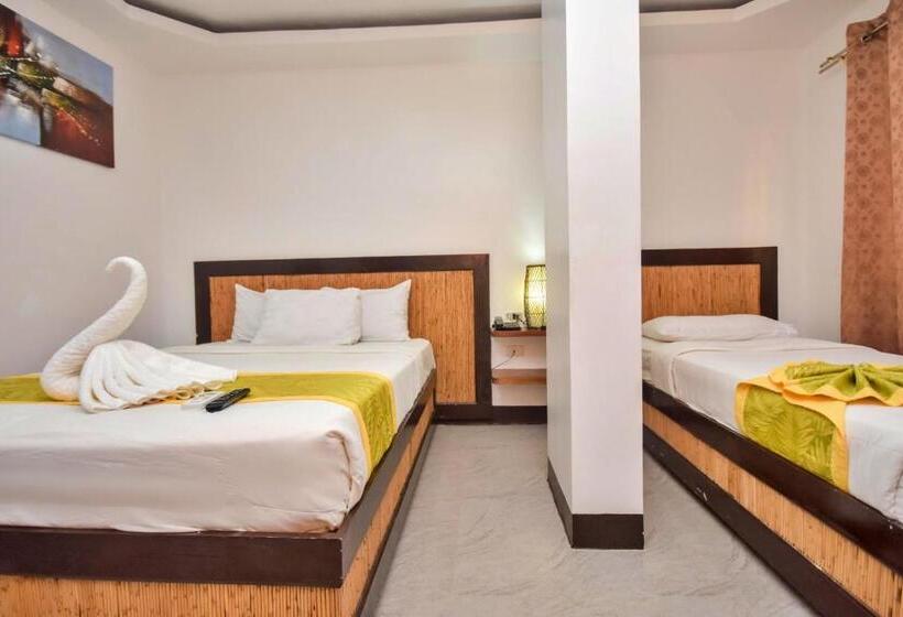 اتاق لوکس سه تخته, Bamboo Beach Resort & Restaurant