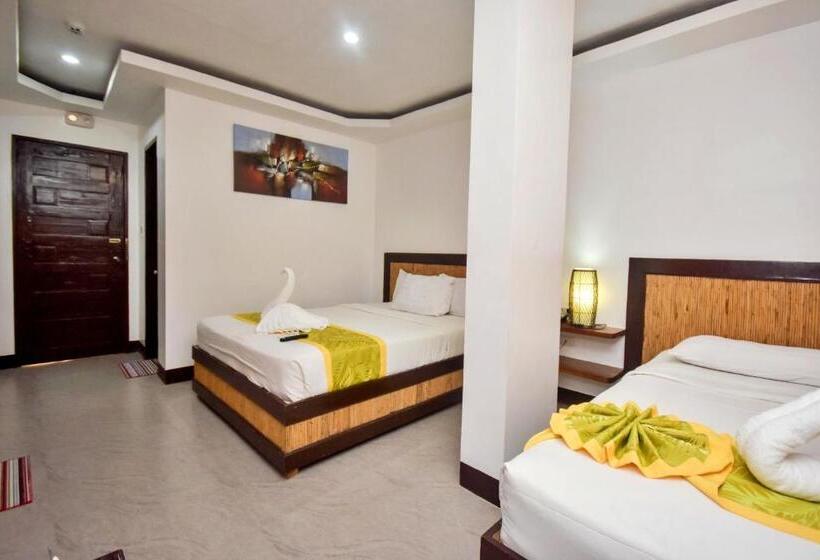 اتاق لوکس سه تخته, Bamboo Beach Resort & Restaurant