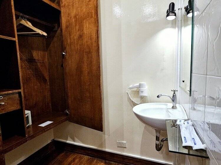اتاق سوپریور با چشم‌انداز جانبی دریا, Cocoloco Beach Resort