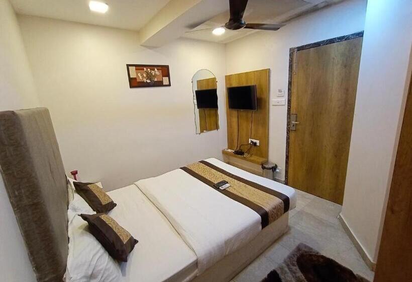 Single Deluxe Room, Colaba Suites   Near Taj Hotel, Mumbai