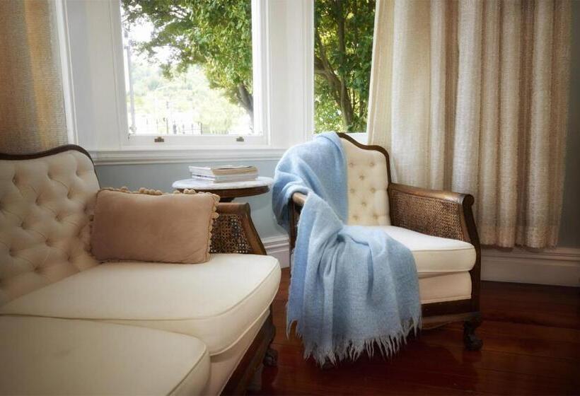سوییت جونیور, Escape To Picton Boutique