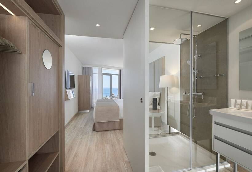 オーシャンビューのプレミアムルーム。, Meliá Calviá Beach