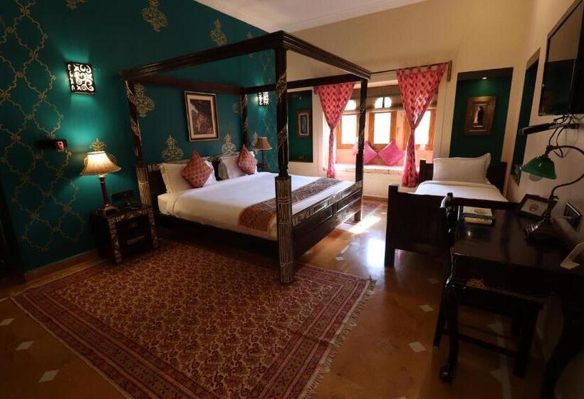 Deluxe Room, The Gulaal