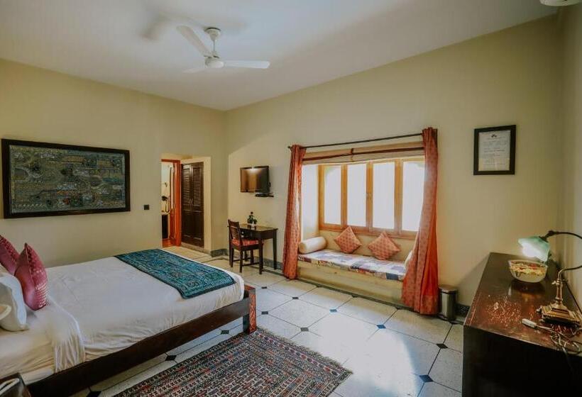 Deluxe Room, The Gulaal