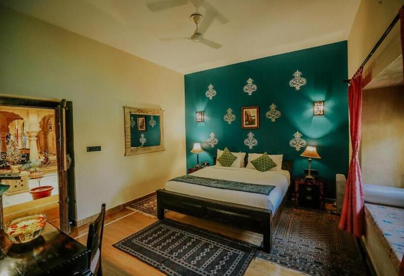 Deluxe Room, The Gulaal