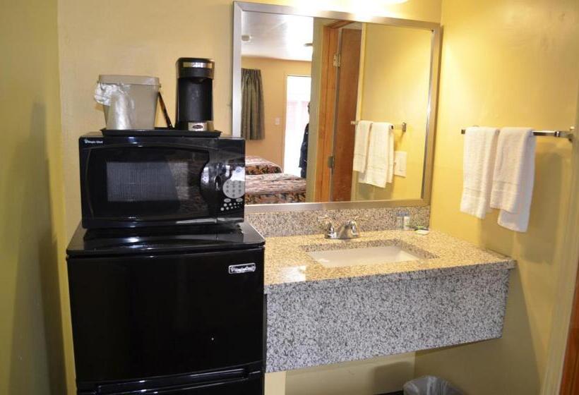 غرفه قياسيه سريرين مزدوجين, Budget Inn Williamsville