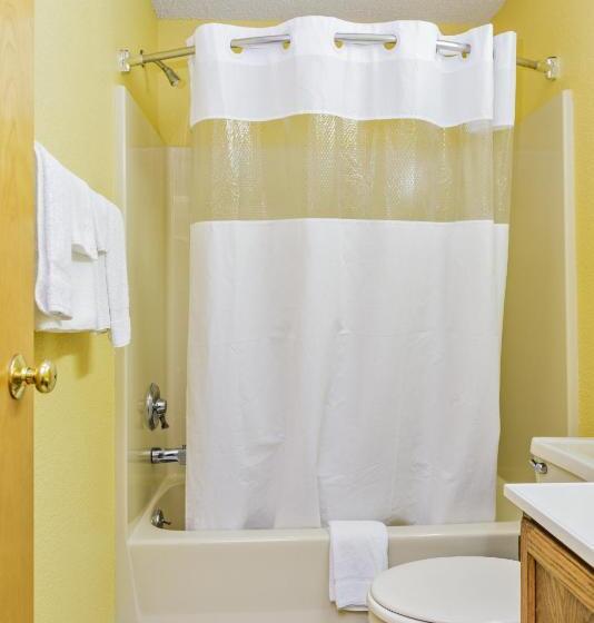 Chambre Familiale, Budget Inn Williamsville