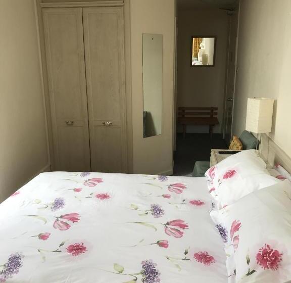اتاق استاندارد چهار تخته, Dorstan House
