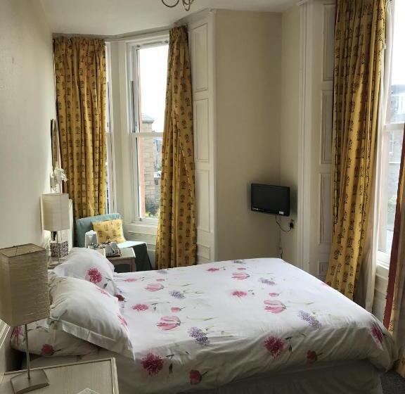 Standard Quadruple Room, Dorstan Guest House