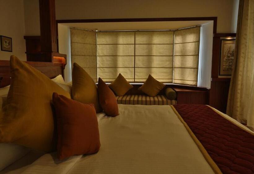 Classic Room, Spicetree Munnar