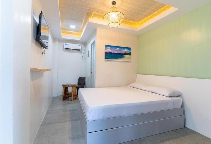 اتاق لوکس با بالکن و چشم‌انداز دریا, Bamboo Paraiso Resort At Bolo Beach