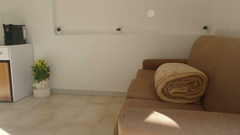 اتاق استاندارد چهار تخته, B&b Dimorangel