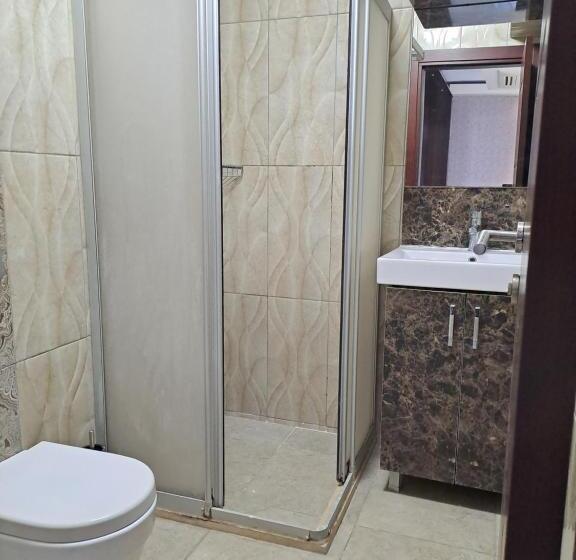 اتاق اکونومی, Meu La Boutique