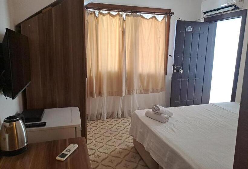 اتاق اکونومی, Meu La Boutique