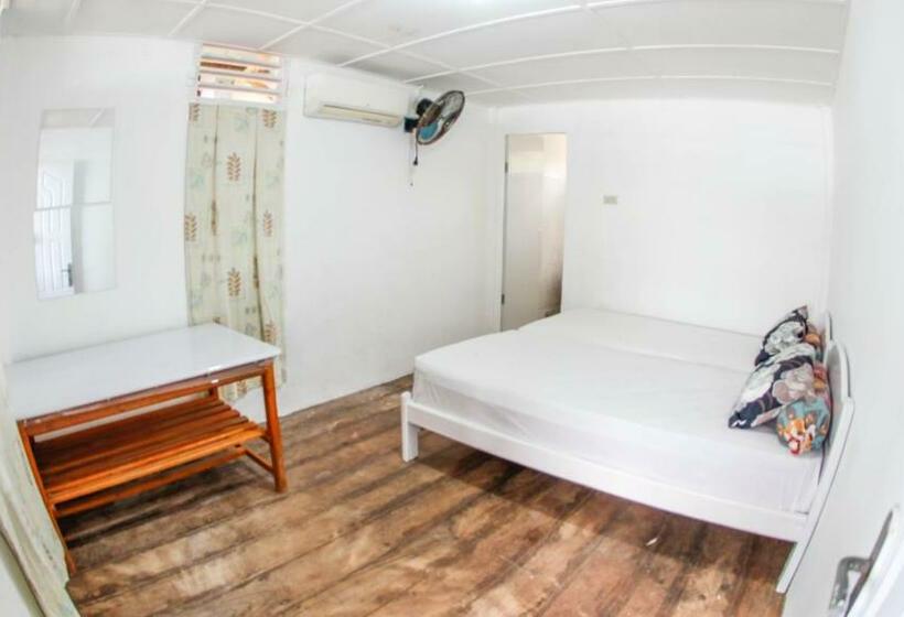 اتاق استاندارد, Nias Surf Stay