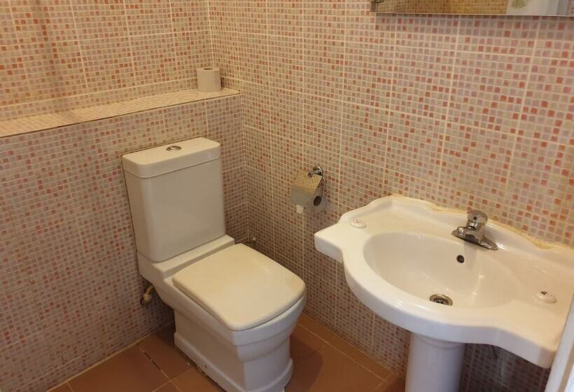 اتاق لوکس با چشم‌انداز استخر, Djeliba Resort