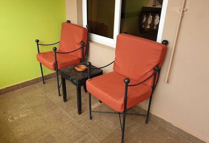 اتاق لوکس با چشم‌انداز استخر, Djeliba Resort