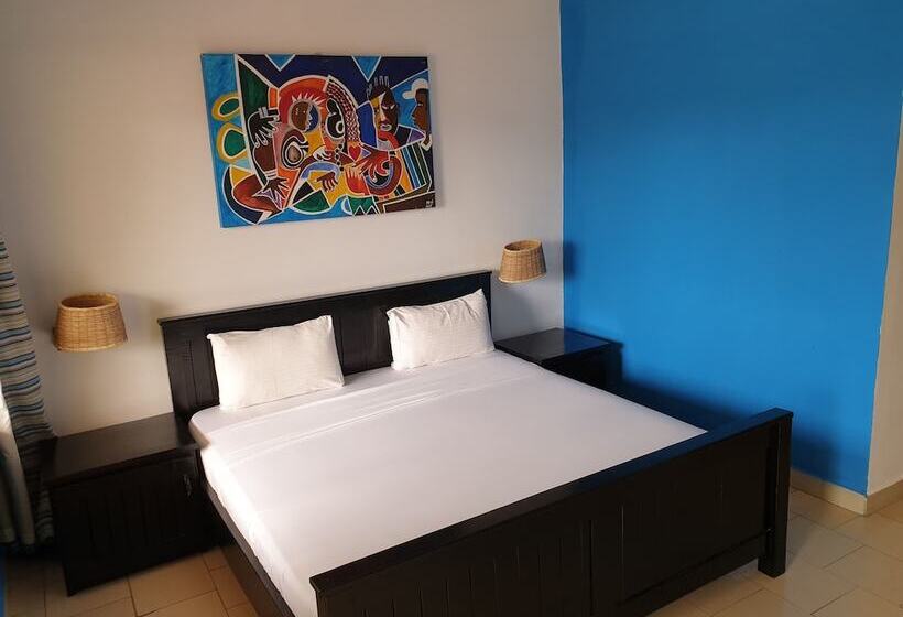 اتاق لوکس با چشم‌انداز استخر, Djeliba Resort