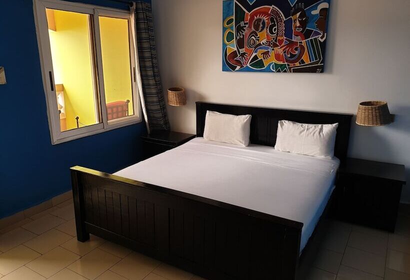 اتاق لوکس با چشم‌انداز استخر, Djeliba Resort
