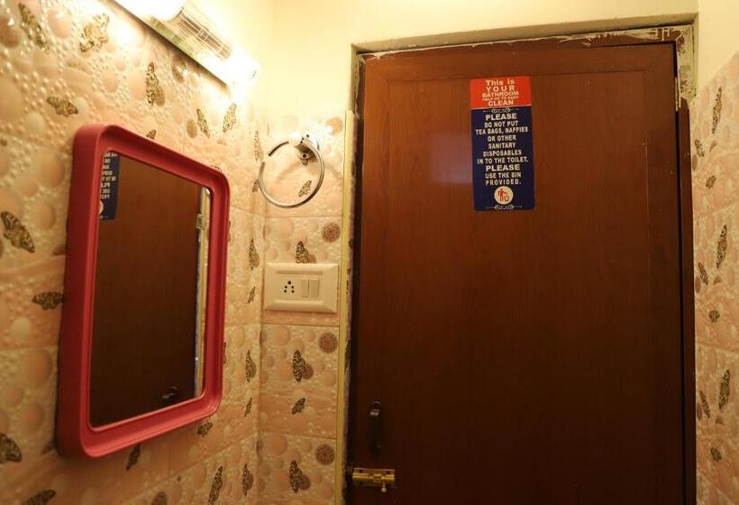 اتاق استاندارد یک نفره, Just Guest House, Chennai Airport