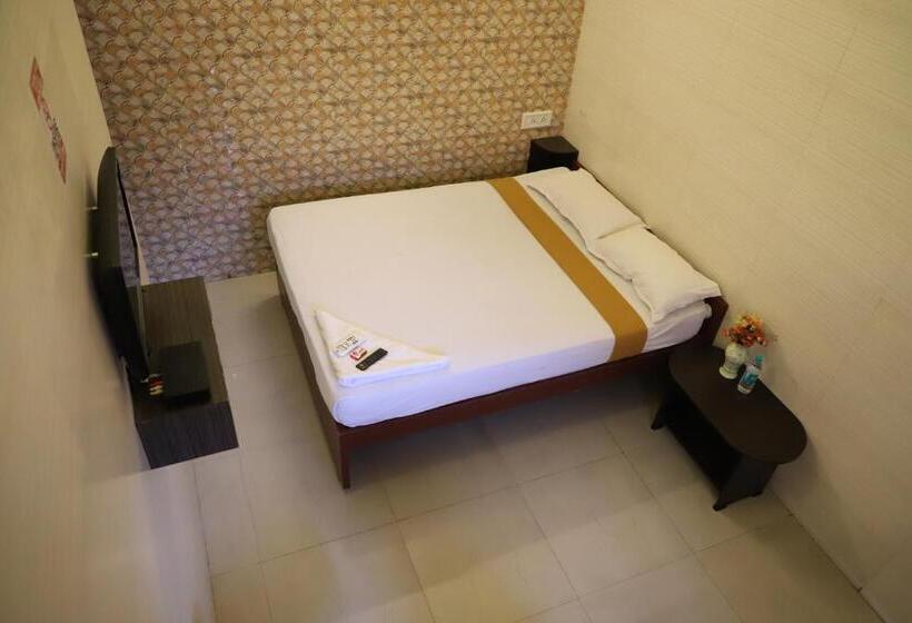 Deluxe Room, Just Guest House