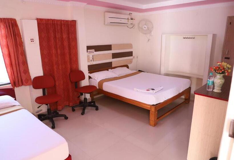 اتاق لوکس سه تخته, Just Guest House, Chennai Airport