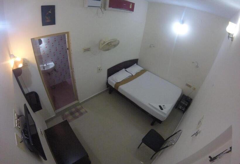 اتاق استاندارد یک نفره, Just Guest House, Chennai Airport