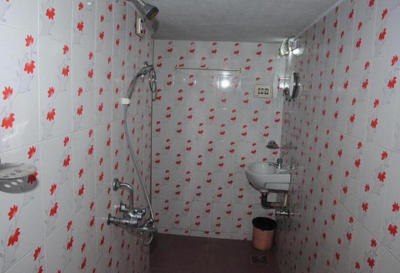 اتاق استاندارد یک نفره, Just Guest House, Chennai Airport