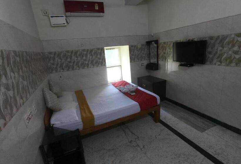 Deluxe Room, Just Guest House