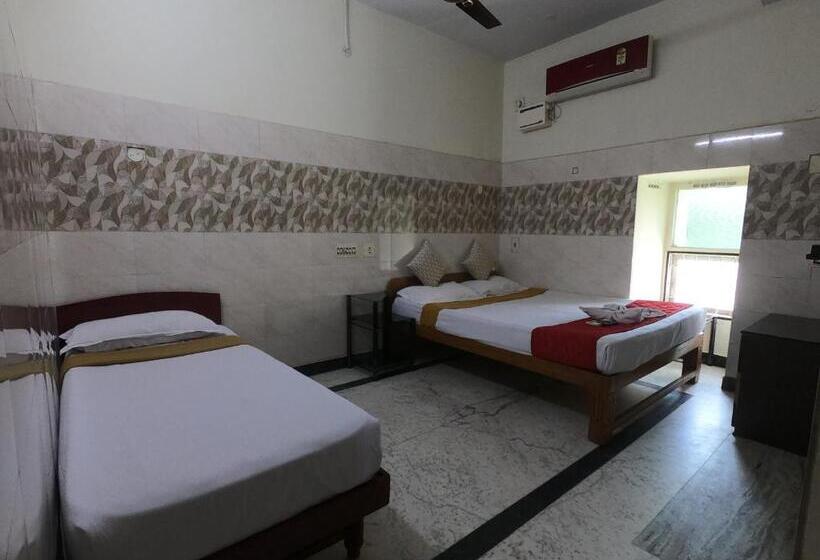اتاق لوکس سه تخته, Just Guest House, Chennai Airport