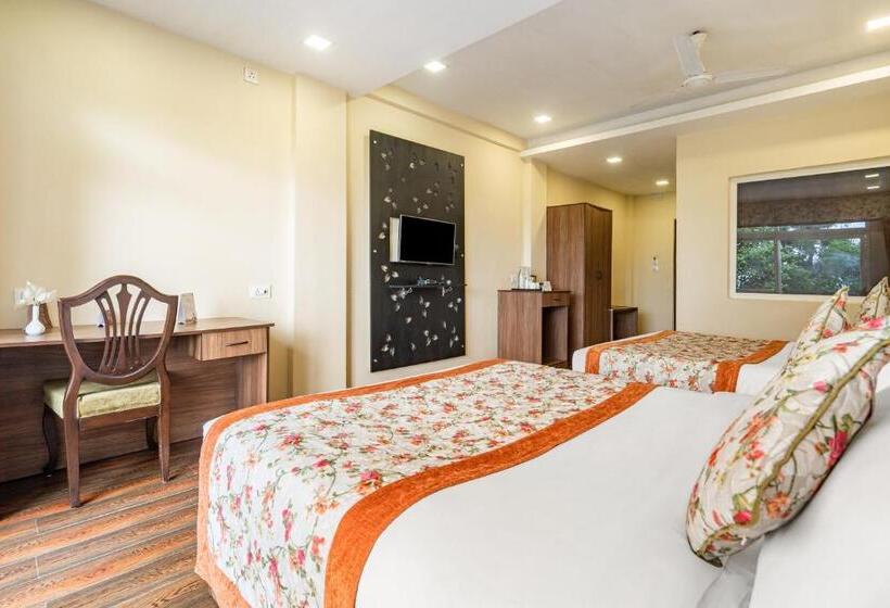 اتاق خانوادگی با چشم‌انداز کوه, Summit Barsana Resort & Spa
