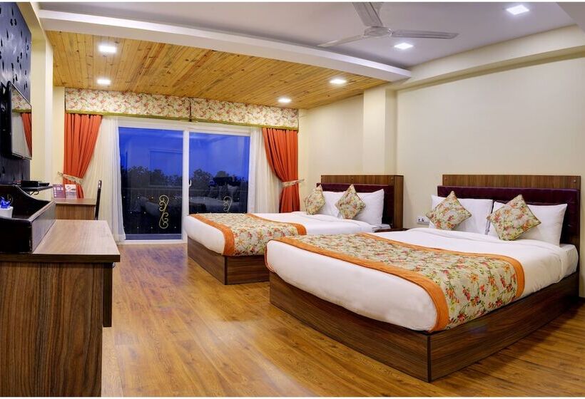 اتاق خانوادگی با چشم‌انداز کوه, Summit Barsana Resort & Spa