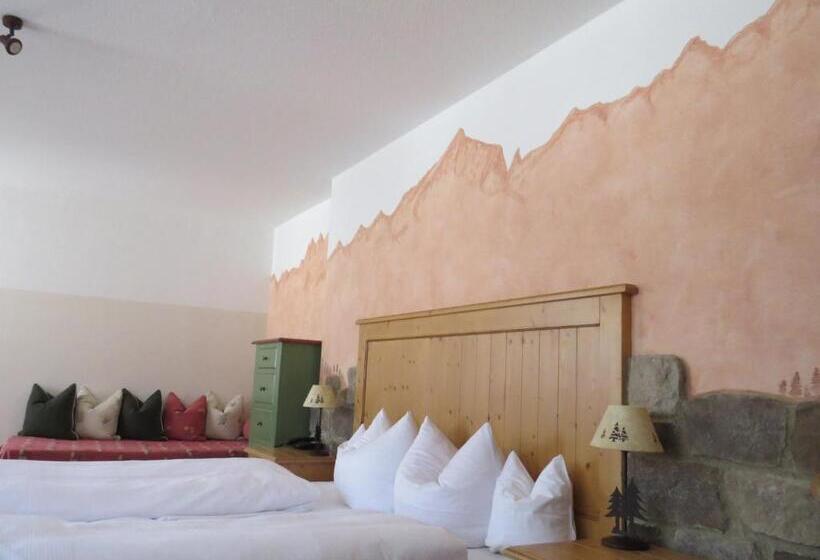 اتاق استاندارد سه نفره, Landhotel Panorama