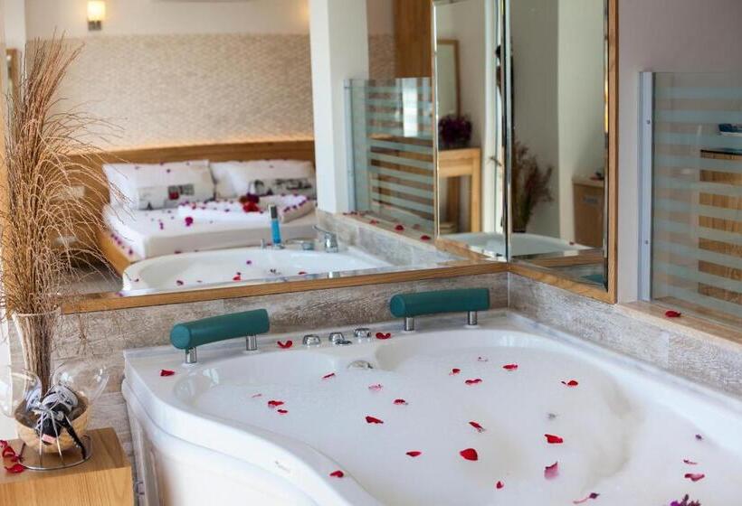 Standard Room with Hot Tub, Nur