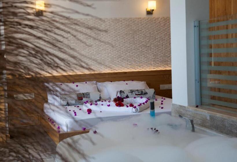 Standard Room with Hot Tub, Nur