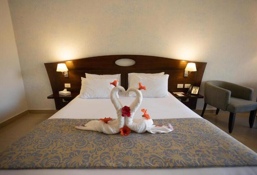 اتاق استاندارد سه تخته با چشم‌انداز باغ, Stella Gardens Resort & Spa, Makadi Bay