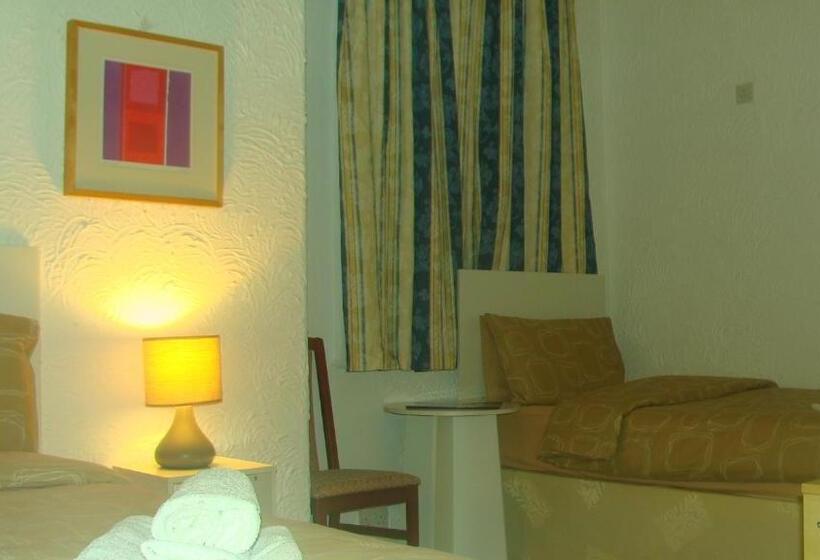 اتاق استاندارد سه نفره, Wilsons Hotel   Blackpool Tower View