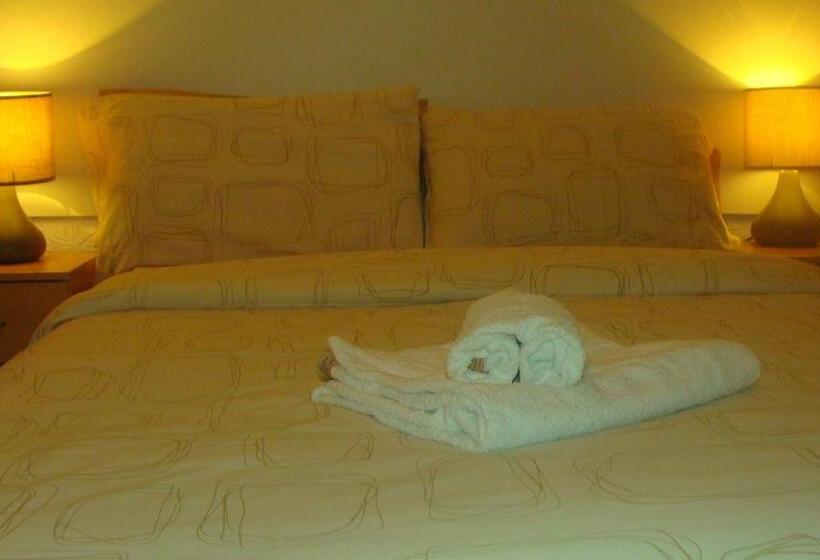 اتاق استاندارد چهار تخته, Wilsons Hotel   Blackpool Tower View