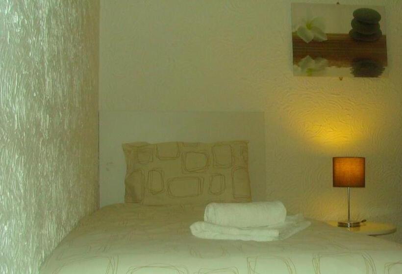 اتاق استاندارد با سرویس بهداشتی مشترک, Wilsons Hotel   Blackpool Tower View
