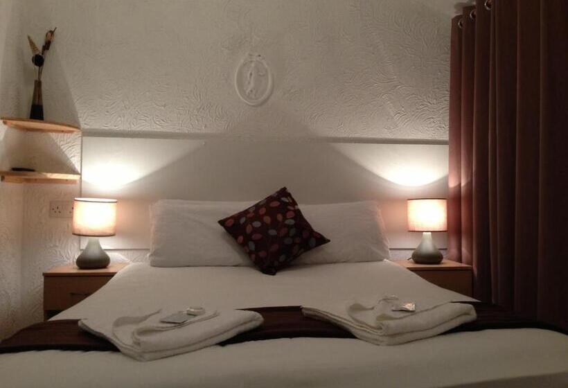 اتاق استاندارد سه نفره, Wilsons Hotel   Blackpool Tower View