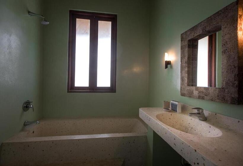 سوییت با چشم‌انداز جانبی دریا, Ecosfera Hotel, Yoga & Spa
