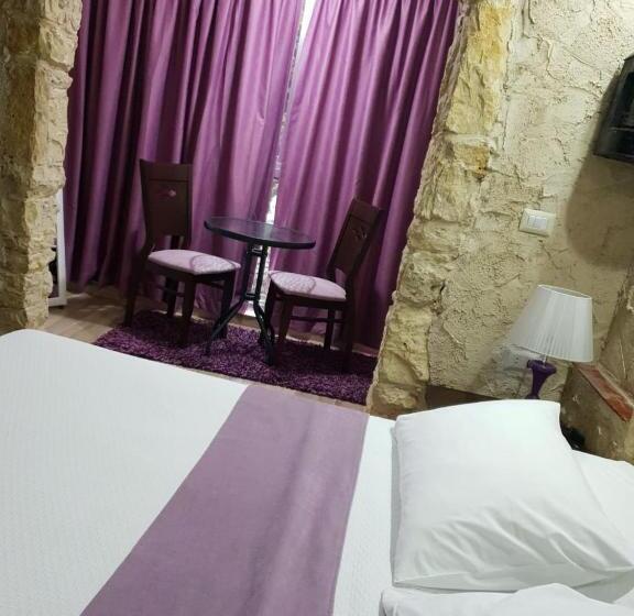 اتاق لوکس, Ahiram Hotel Byblos