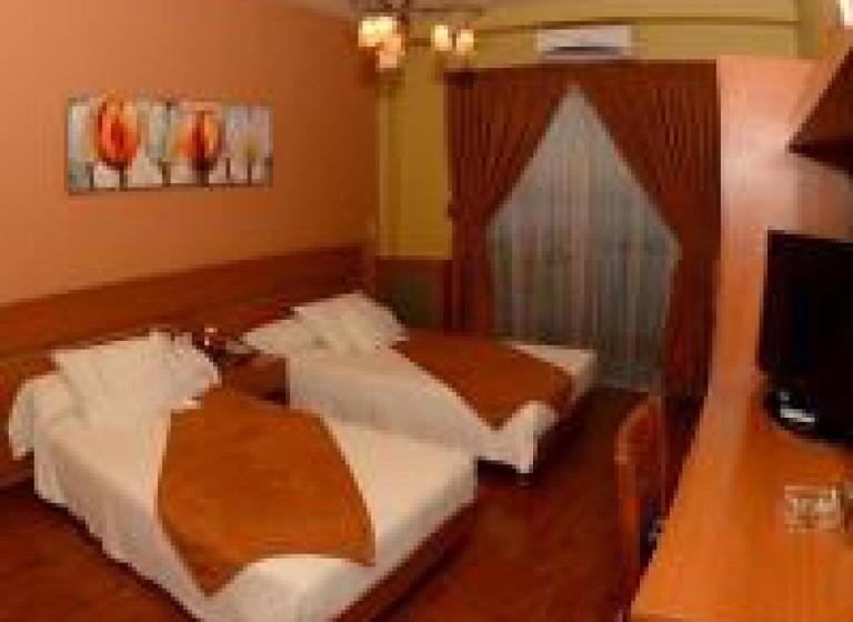 اتاق لوکس با چشم‌انداز دریا, Ahiram Hotel Byblos