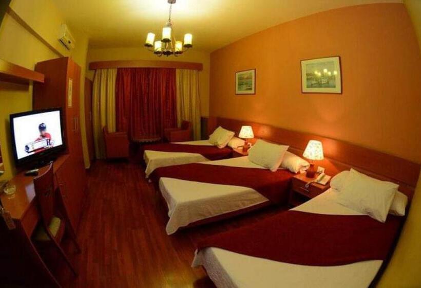 اتاق ساده سه‌ نفره, Ahiram Hotel Byblos