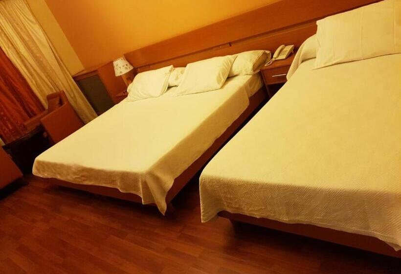 اتاق ساده سه‌ نفره, Ahiram Hotel Byblos